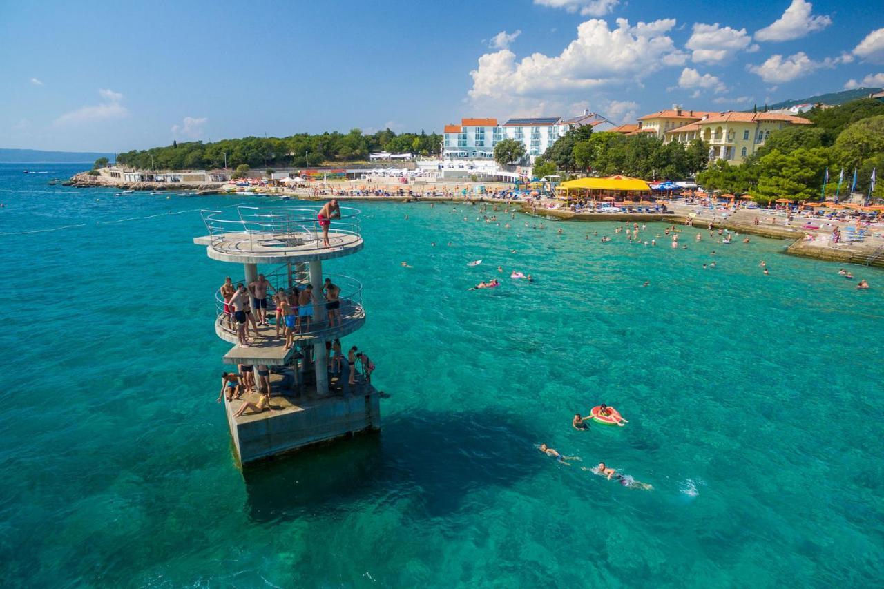 Cozy Apartments With Sea View โนวีวีโนดอลสกี ภายนอก รูปภาพ